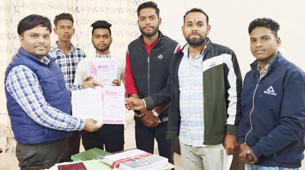 कलेक्टर को ज्ञापन सौंपा