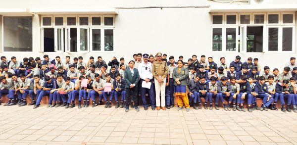 स्कूली बच्चों ने जाना ट्रैफिक नियमों की जानकारी