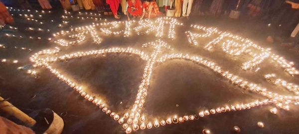 प्राण-प्रतिष्ठा समारोह ने लिया महोत्सव  का रूप, दीयों से हुआ शहर रौशन