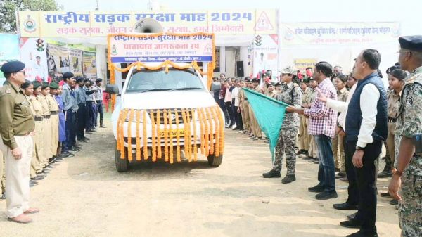 यातायात जागरूकता रथ को  झंडी दिखाकर किया रवाना