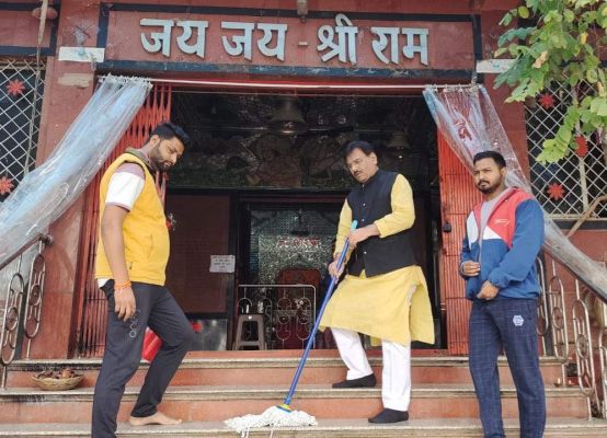 प्राण-प्रतिष्ठा तक मंदिरों में चला रहे सफाई  अभियान, भाजपाई कर रहे श्रमदान 