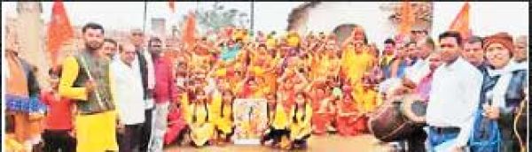 दावनबोड़ में निकाली कलश यात्रा