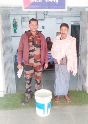20 लीटर महुआ  शराब जब्त