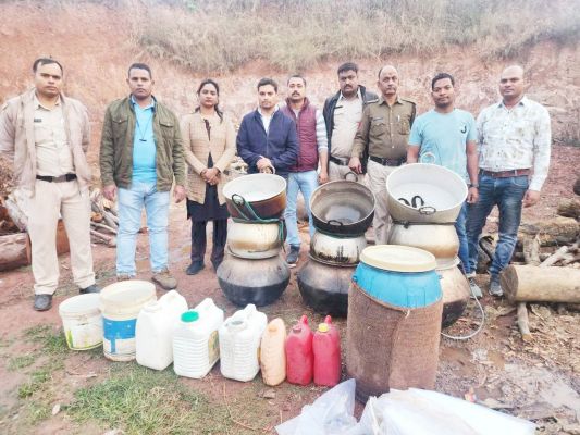 महुआ शराब संग महिला गिरफ्तार