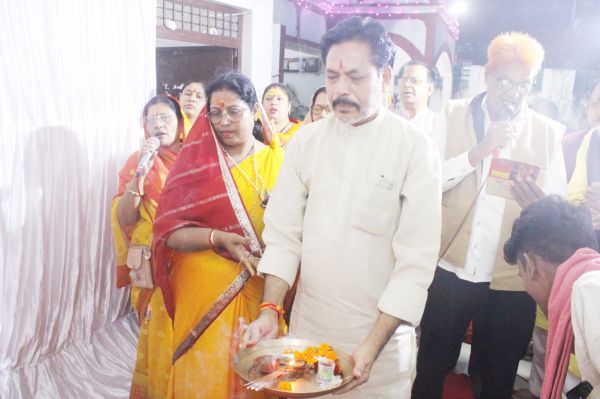 हनुमान चालीसा पाठ कर रामस्तुति