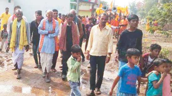 रामलला प्राण-प्रतिष्ठा पर शोभायात्रा निकाली