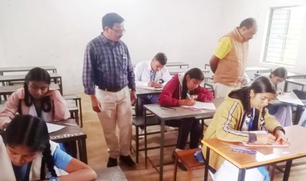 मतदाता जागरूकता के तहत  भाषण- निबंध प्रतियोगिता