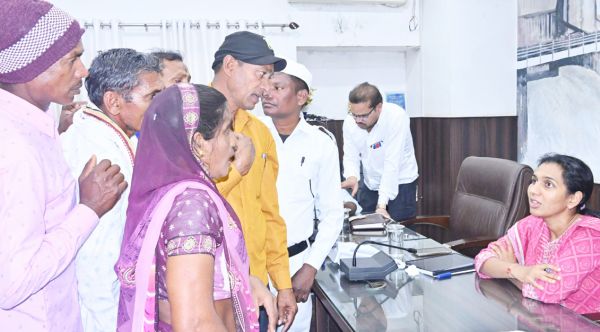 जनदर्शन में मिले समस्या, शिकायत और मांग संबंधी आवेदन