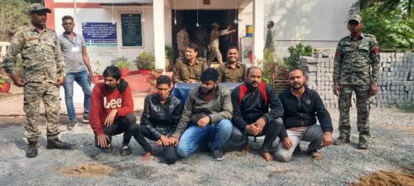 कारोबारी से लूट से पहले झारखंड का शूटर समेत 5 आरोपी गिरफ्तार