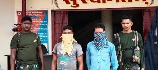 बस में आगजनी में शामिल 2 नक्सल सहयोगी गिरफ्तार