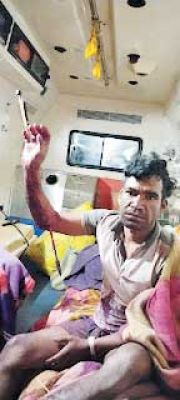 दो पहाड़ी कोरवाओं के बीच तीर-धनुष से खूनी संघर्ष, हाथ के आर-पार तीर