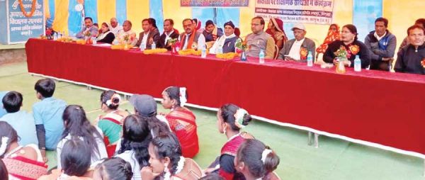 सलका विद्यालय में बालक-पालक सम्मेलन- वार्षिकोत्सव