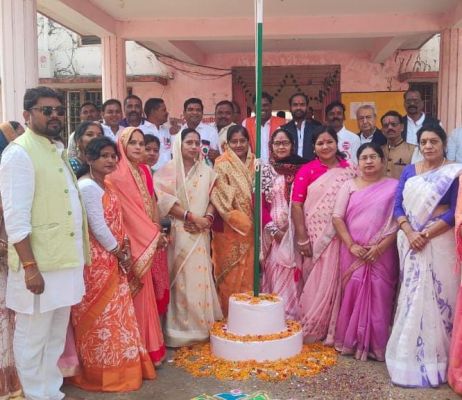 नपं अध्यक्ष ने किया ध्वाजारोहण