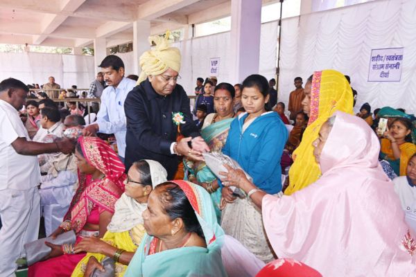 नक्सल मोर्चों में शहीद 41 जवानों  के परिजनों का सम्मान