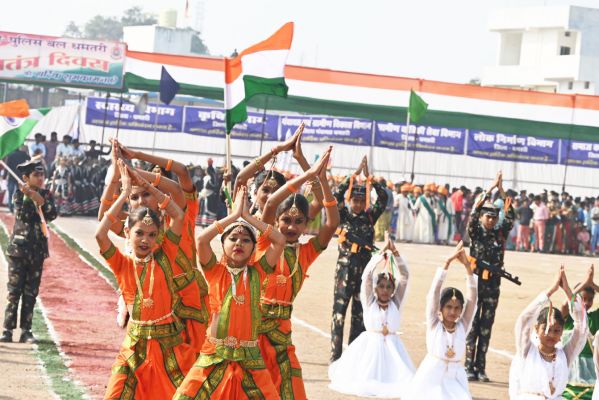 अजय चंद्राकर ने किया ध्वजारोहण