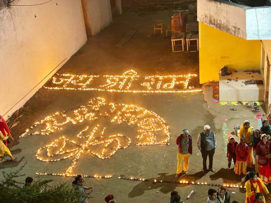 महाकाल मंदिर में भव्य आतिशबाजी के साथ मनी जगमग दिवाली
