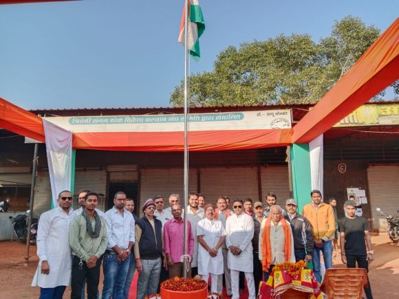 सब्जी मंडी में ध्वजारोहण