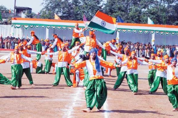 वित्त मंत्री ने फहराया तिरंगा