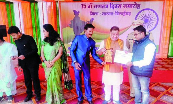 गणतंत्र दिवस पर समाजसेवी सतीश यादव हुए सम्मानित