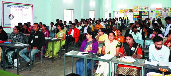 राष्ट्रीय मतदाता दिवस, उत्कृष्ट काम पर नोडल अधिकारी, कैंपस एम्बेसडर व बीएलओ सम्मानित