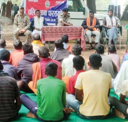 भीरागांव में चलित थाना, ग्रामीणों को साइबर व अन्य अपराधों से बचने दी जानकारी