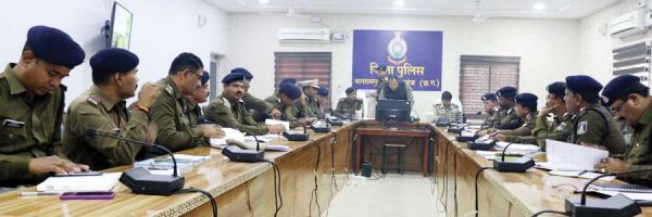 कानून व्यवस्था में कसावट लाने एसपी ने ली समीक्षा बैठक