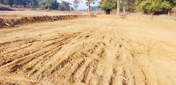 वन विभाग की जमीन पर कब्जा, जेसीबी जब्त