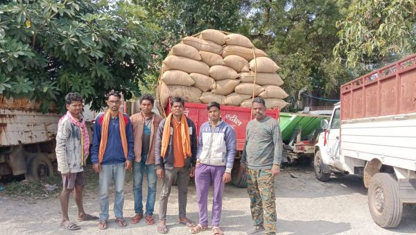ओडिशा से लाया जा रहा 136 बोरी अवैध धान जब्त