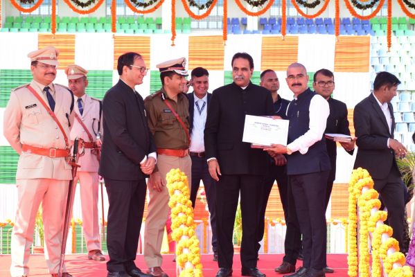 उत्कृष्ट कार्य और समाजसेवा के लिए विपिन का सम्मान