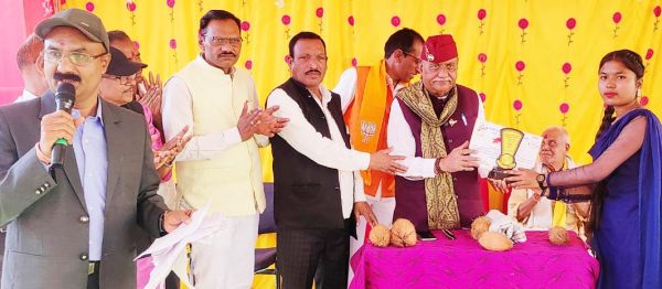 मानिकचौरी में धूमधाम से मना गणतंत्र दिवस
