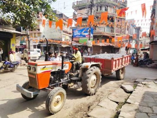 अवैध परिवहन, बिना नंबर की ट्रैक्टर जब्त