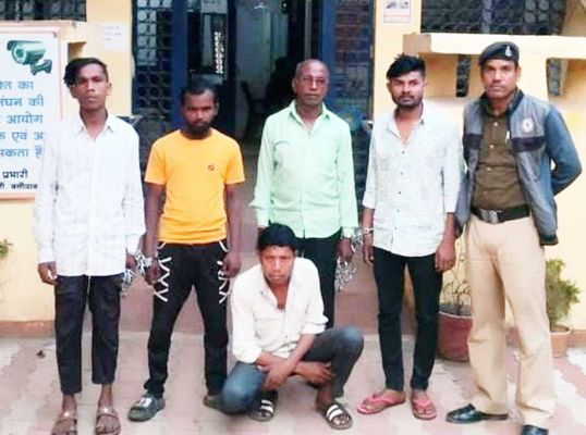 नशाखोरी कर शांति भंग, 9 गिरफ्तार