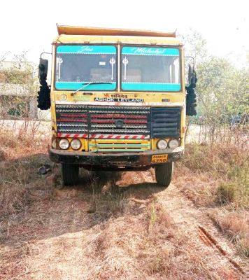 अवैध रेत परिवहन,  4 वाहन व  2 जेसीबी जब्त
