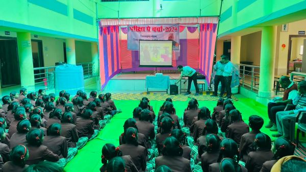 मोहला के स्कूली बच्चों ने देखा पीएम के परीक्षा पे चर्चा कार्यक्रम