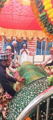 उर्स मुबारक पर मस्तान वली शह रहमतुल्लाह वली  के दरबार पहुंचे जिपं अध्यक्ष