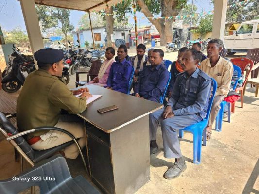 केशकाल थाना परिसर में ग्राम कोटवारों की बैठक