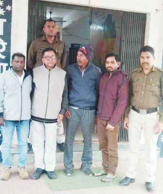 पैसा दुगुना करने के नाम पर लाखों की ठगी, 4 बंदी