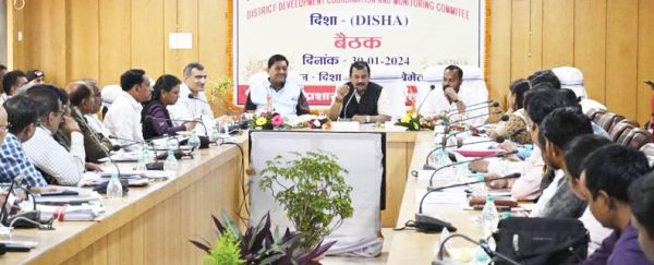 योजनाओं की पूर्ण जवाबदेही व समयबद्धता से कार्य का करें निष्पादन- विजय बघेल