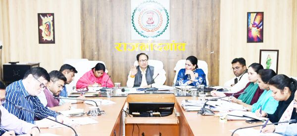 प्रधानमंत्री आवास योजना पर विशेष ध्यान देते हुए कार्य करें 