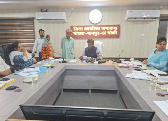 कलेक्टर ने सुनी ग्रामीणों की समस्याएं