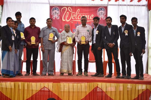 शांति निकेतन स्कूल में वार्षिकोत्सव 