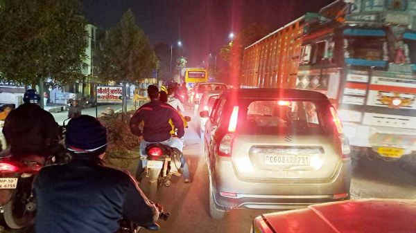जाम से पटरीपार के लोग हलाकान