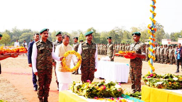 सीएम ने शहीद जवानों को दी श्रद्धांजलि