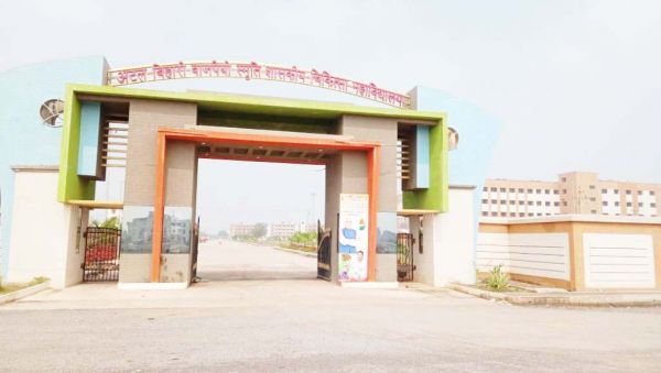 अस्पताल में इन्टर्नशिप डॉक्टर और बीएससी नर्सिंग छात्रा ने किया हंगामा