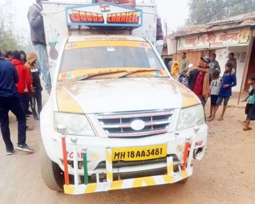 मवेशी तस्कर ने आटो पार्टस दुकान को किया क्षतिगस्त