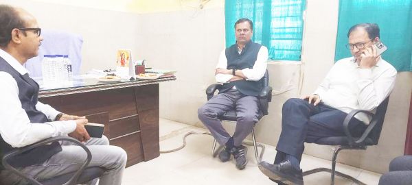 पहले प्रशासनिक दौरे में अस्पताल पहुंचे, कमिश्नर-कलेक्टर को मिली खामियां