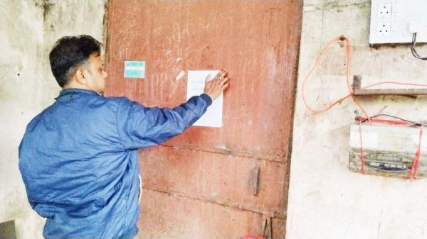 संपत्ति कर लंबित होने पर 2 दुकान सील