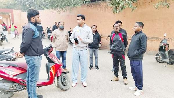 बाहर कचरा फेंकने एवं मिक्स  कचरा देने पर कार्रवाई के निर्देश