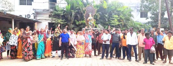 वेतन के लिए सफाईकर्मियों ने किया प्रदर्शन