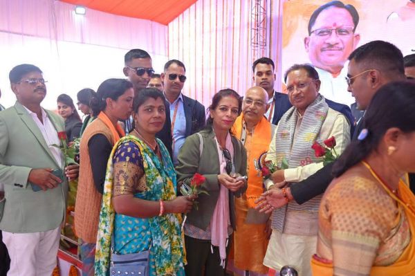 झुमका जल महोत्सव में शामिल हुए सीएम